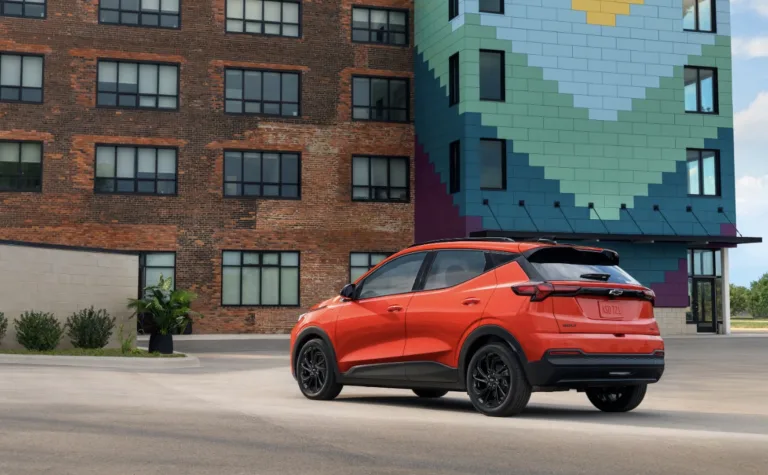 Chevrolet Bolt 2027 promete mais tecnologia e preço menor, mas sem previsão de chegada no Brasil