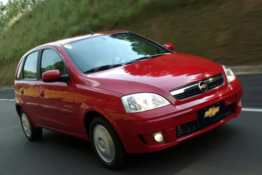 Versões como Joy e Maxx 1.0 atendem ao uso urbano com economia. A Maxx 1.4 é mais equilibrada. Já a SS 1.8 aposta no desempenho esportivo com visual exclusivo.