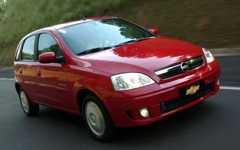 Chevrolet Corsa Premium 1.4 2008: Preço, Ficha técnica, Consumo, Equipamentos e Fotos; hatch tem motor 105 cv e consumo urbano de até 10 km/l, bom para o dia a dia