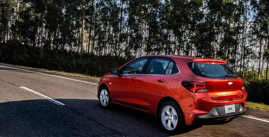 O Chevrolet Onix Premier 1.0 Turbo 2020 tem motor de 116 cv e 16,8 kgfm, sendo ideal para quem busca desempenho equilibrado e conforto no dia a dia.