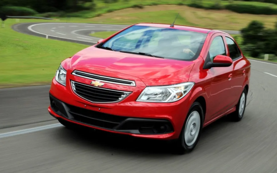 Chevrolet Prisma LT 1.4 2015: Preço, Ficha técnica, Consumo, Equipamentos e Fotos; sedã faz 8 km/l na cidade e 14,3 km/l na estrada, ideal para quem roda muito no dia a dia