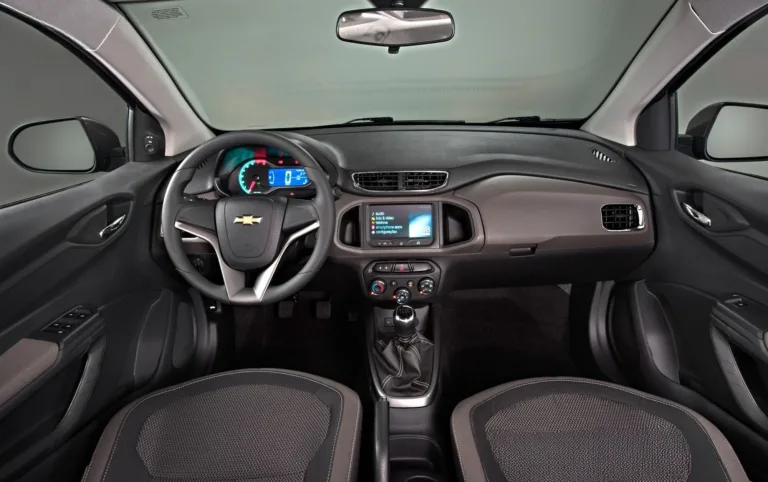Chevrolet Prisma LTZ 1.4 Manual 2015: Preço, Ficha técnica, Consumo, Equipamentos e Fotos; sedã tem motor 1.4 de 106 cv, faz até 14,3 km/l e oferece conforto ideal para o dia a dia