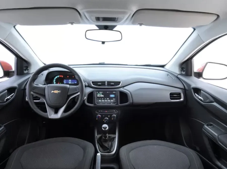 Com câmbio manual de 5 marchas e tração dianteira, a condução é estável e previsível, ideal para quem valoriza praticidade e economia no dia a dia.