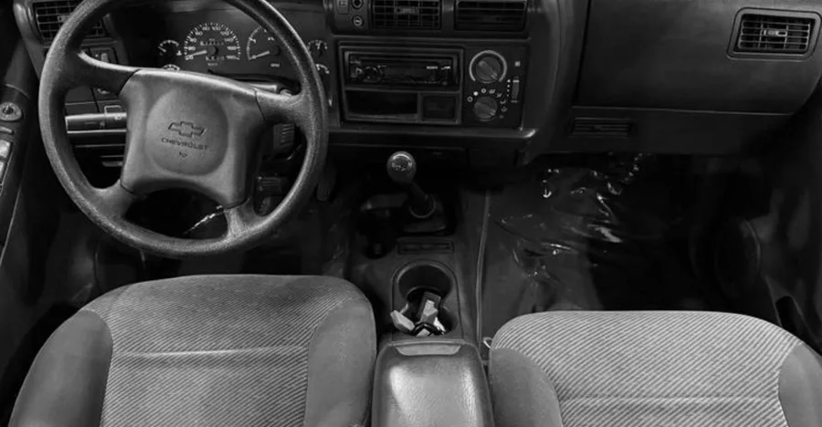 A tração integral temporária e o câmbio manual de cinco marchas oferecem controle seguro e condução firme, especialmente em terrenos irregulares.