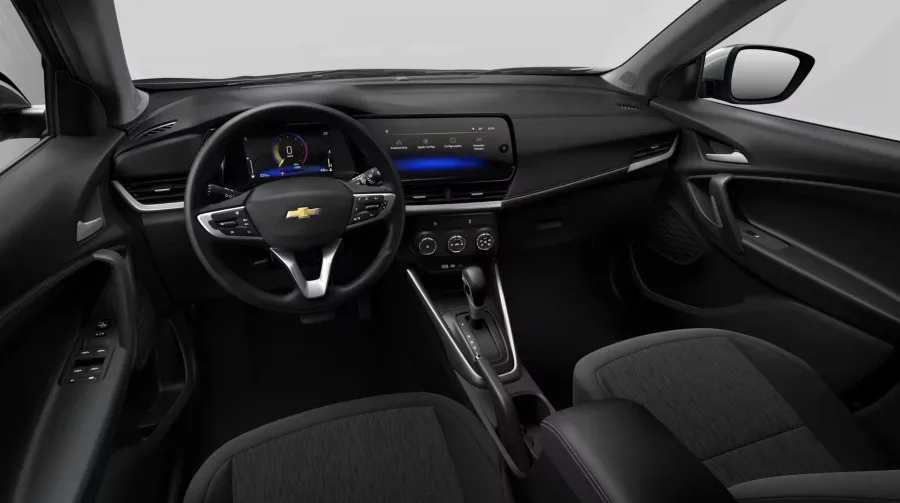 A transmissão automática de 6 marchas facilita o uso diário, com trocas suaves e calibragem que privilegia conforto e eficiência nas viagens.