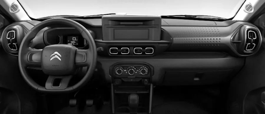 O câmbio manual de cinco marchas é leve e preciso, favorecendo a condução no dia a dia e reduzindo custos de manutenção. A tração dianteira e a direção elétrica tornam o uso ágil em manobras urbanas.