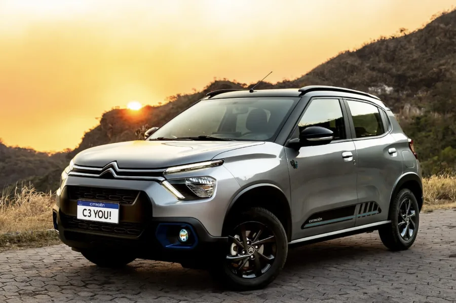O Citroën C3 You 1.0 Turbo 2025 é um hatch urbano eficiente que atende famílias pequenas e motoristas que buscam agilidade e economia no trânsito diário, com porte compacto e boa ergonomia.
