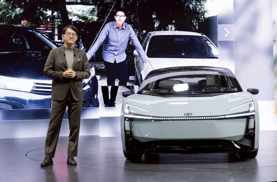 O Corolla 2026 marca uma virada histórica. O sedã mais vendido do país troca a imagem discreta por um design ousado e linhas inspiradas na era elétrica.