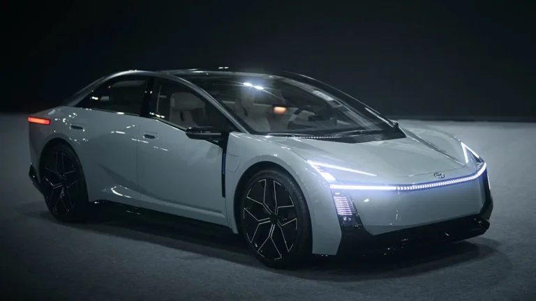 Toyota Corolla está prestes a mudar radicalmente; veja fotos do novo sedan conceito