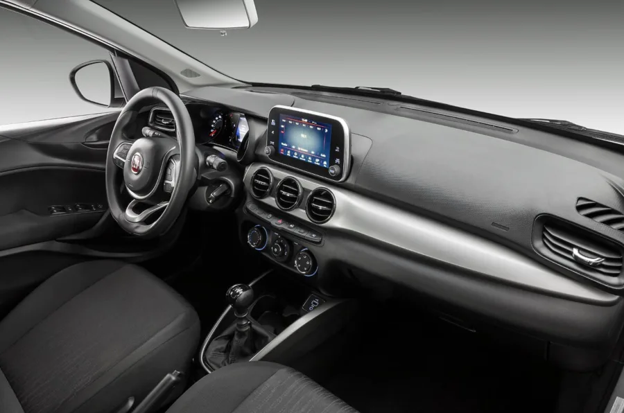 Com câmbio manual de 5 marchas e direção elétrica, o Argo é fácil de conduzir e responde bem em manobras do dia a dia.