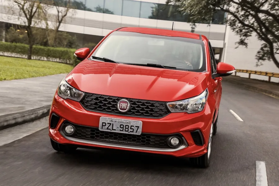 O motor 1.3 Firefly oferece 101 cv e torque de até 14,2 kgfm, entregando desempenho equilibrado na cidade e na estrada.