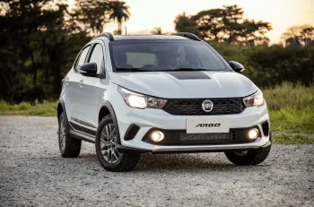 Fiat Argo Trekking 1.3 2020 Manual: Preço, Ficha técnica, Consumo, Equipamentos e Fotos; hatch elevado com 210 mm de vão livre oferece conforto em ruas irregulares