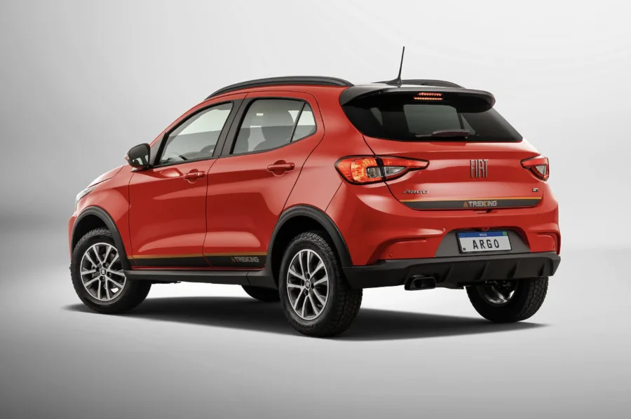 Consome 9,1 km/l no etanol e 12,6 km/l na gasolina na cidade; na estrada, chega a 10 km/l no etanol e 14,1 km/l na gasolina; autonomia vai até 677 km com gasolina.