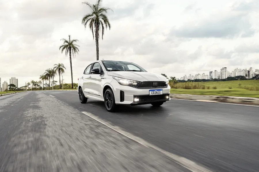O Fiat Cronos Drive 1.3 AT 2026 é voltado a quem busca conforto, espaço e eficiência, combinando economia no uso urbano e comodidade em viagens curtas.