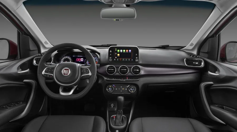 A transmissão automática de seis marchas e a direção elétrica tornam a condução leve e eficiente, com trocas suaves e respostas rápidas.