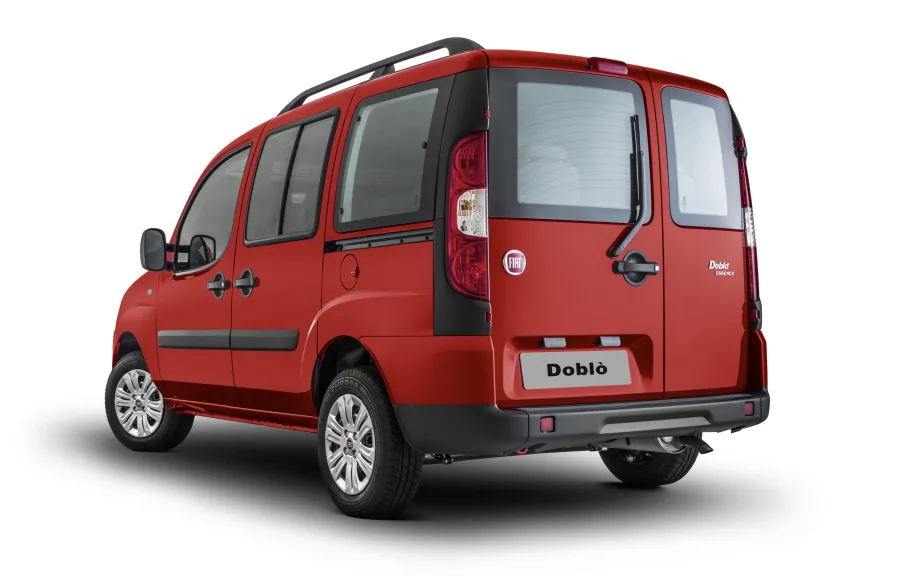 O consumo urbano é de 6,2 km/l no etanol e 9,1 km/l na gasolina, enquanto na estrada chega a 9,7 km/l. O tanque tem capacidade para 60 litros, garantindo autonomia de até 582 km com gasolina, o que favorece viagens longas sem paradas frequentes.