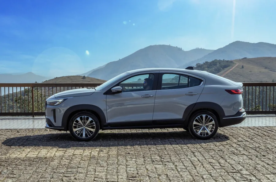 As versões do Fiat Fastback 2023 atendem perfis distintos: Audace é equilibrada para uso diário, Impetus foca em conforto e tecnologia, e Limited Edition privilegia desempenho com motor 1.3 turbo.