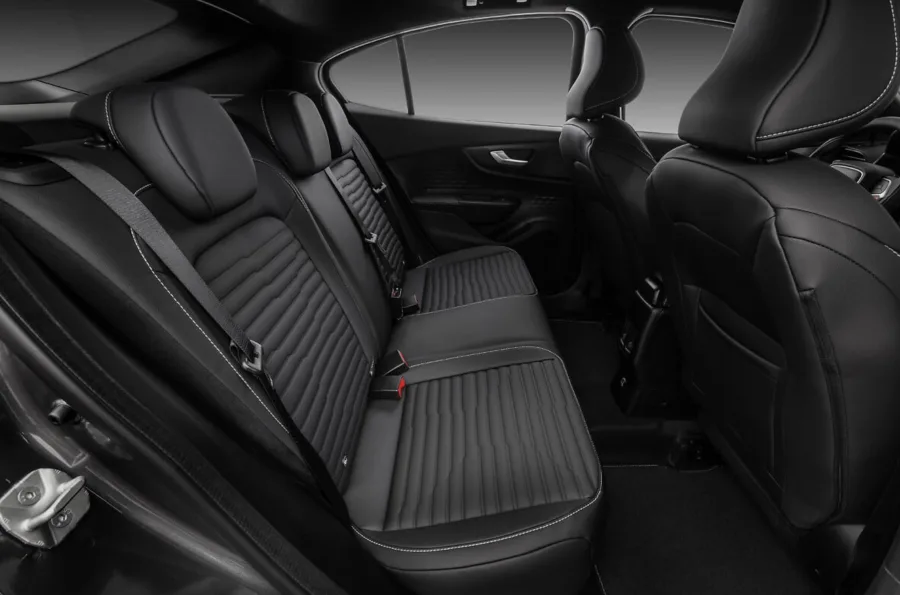 Com cinco lugares, 516 litros de porta-malas e bom pacote de segurança com frenagem automática e controle de faixa, o SUV oferece conforto e tecnologia equilibrados.