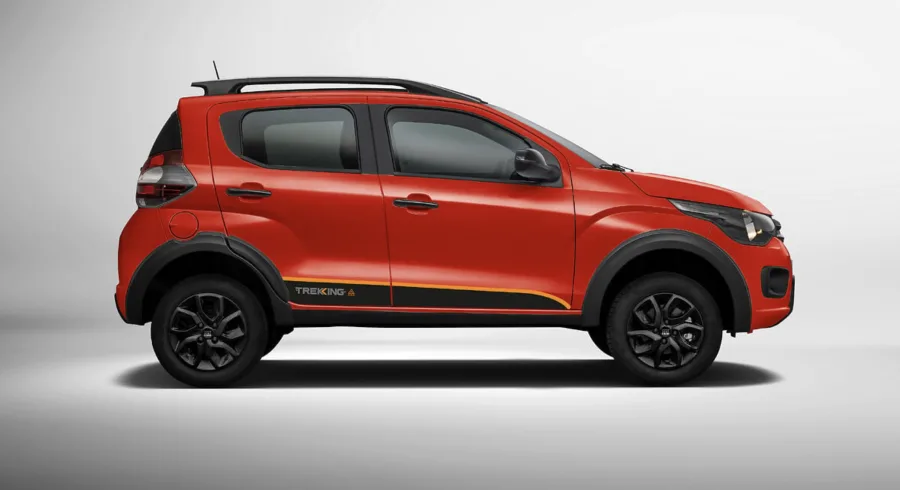 O consumo é de 9,8 km/l com etanol e 15,1 km/l com gasolina, garantindo autonomia entre 431 km e 664 km, dependendo do combustível e do tipo de trajeto.