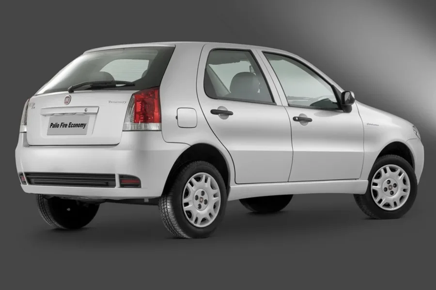 O consumo é um dos pontos fortes: 7,5 km/l com etanol e 13 km/l com gasolina. O tanque de 48 litros garante autonomia superior a 600 km.