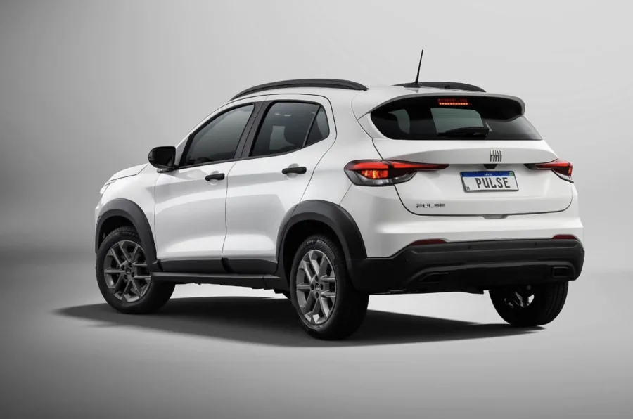 Consumo urbano é de 9 km/l (etanol) e 12,6 km/l (gasolina). Em rodovia, chega a 14,5 km/l (G), com autonomia máxima de até 653 km graças ao tanque de 45 litros.