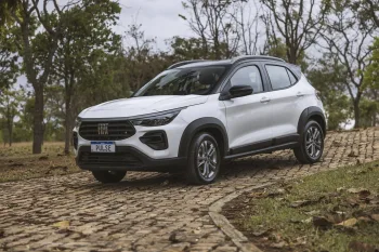 Fiat Pulse Drive 1.3 CVT 2025: Preço, Ficha técnica, Consumo, Equipamentos e Fotos; compacto com bom espaço interno