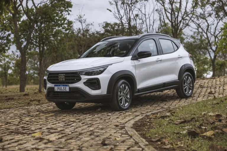 Fiat Pulse Drive 1.3 CVT 2025: Preço, Ficha técnica, Consumo, Equipamentos e Fotos; compacto com bom espaço interno