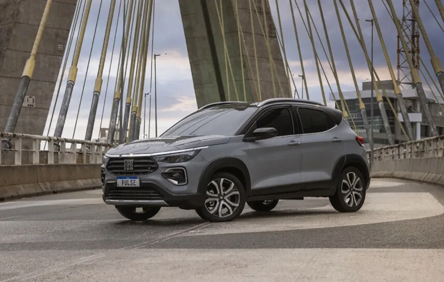 No anda e para da cidade, o Pulse híbrido promete gastar menos sem tomada, sem botão e sem mudar hábitos, apostando em economia discreta para quem roda todo dia no trânsito pesado.