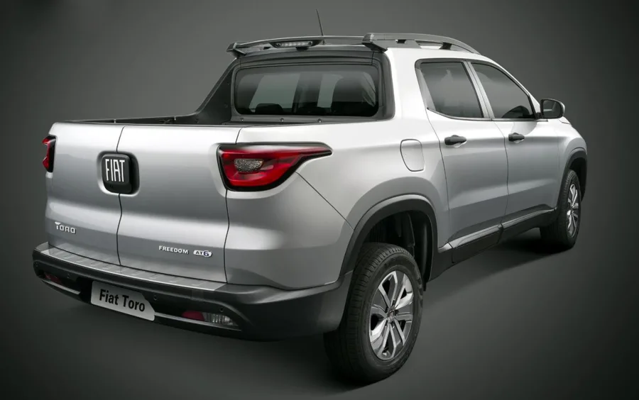 A Fiat Toro 2018 reúne versões flex e diesel que atendem desde o uso urbano até o off-road leve, com bom equilíbrio entre conforto, desempenho e versatilidade.