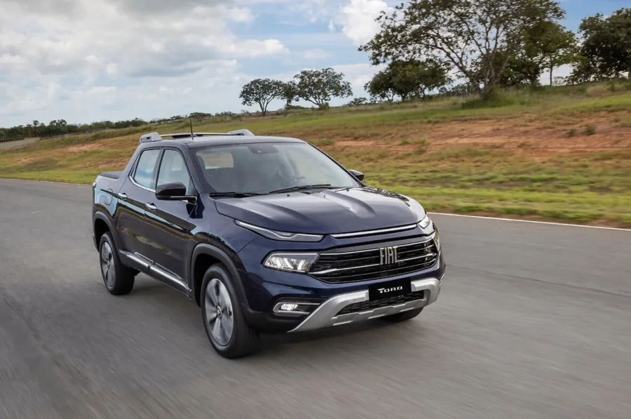 As versões da Fiat Toro 2022 atendem desde quem busca praticidade urbana até quem precisa de força e tração integral, com opções flex e diesel que equilibram desempenho, conforto e tecnologia.