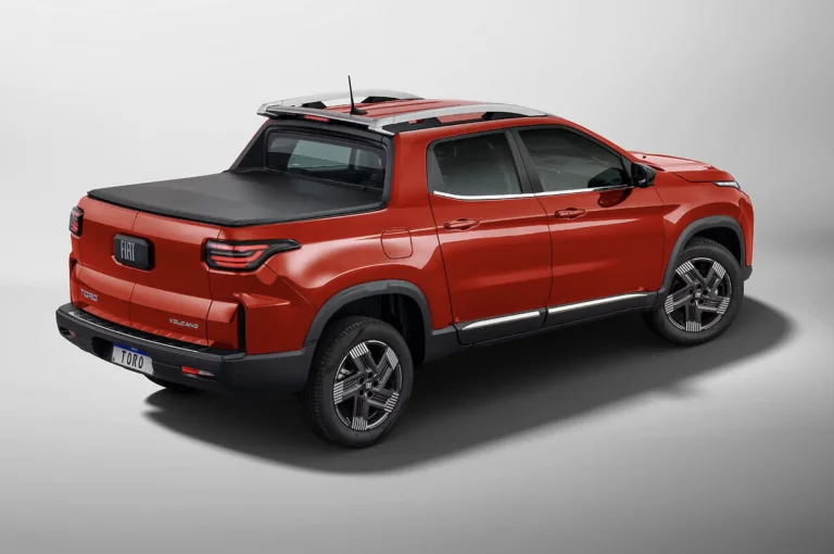 Quanto a Fiat Toro 2026 consegue levar atrás? Caçamba de 937 litros suporta até 670 kg