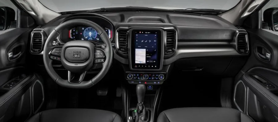 O câmbio automático de 9 marchas ZF 9HP tem trocas precisas e reduz o esforço em trajetos longos. A tração integral sob demanda melhora a estabilidade em pisos molhados e off-road.