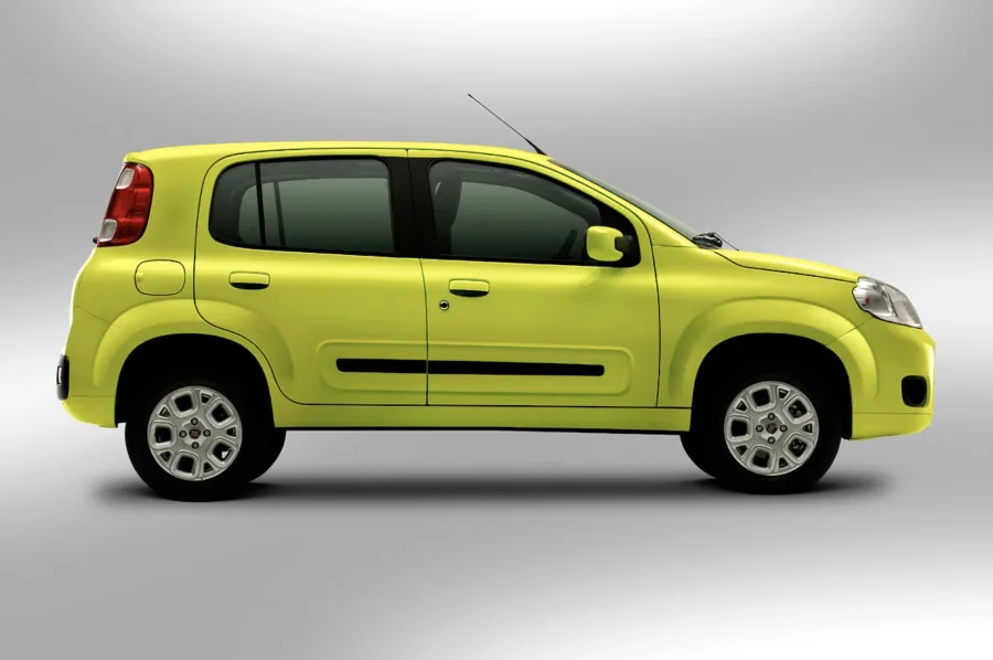 O consumo é o ponto forte: faz até 13,2 km/l com gasolina na estrada e 7,1 km/l com etanol na cidade, com tanque de 48 litros e autonomia que chega a 634 km.