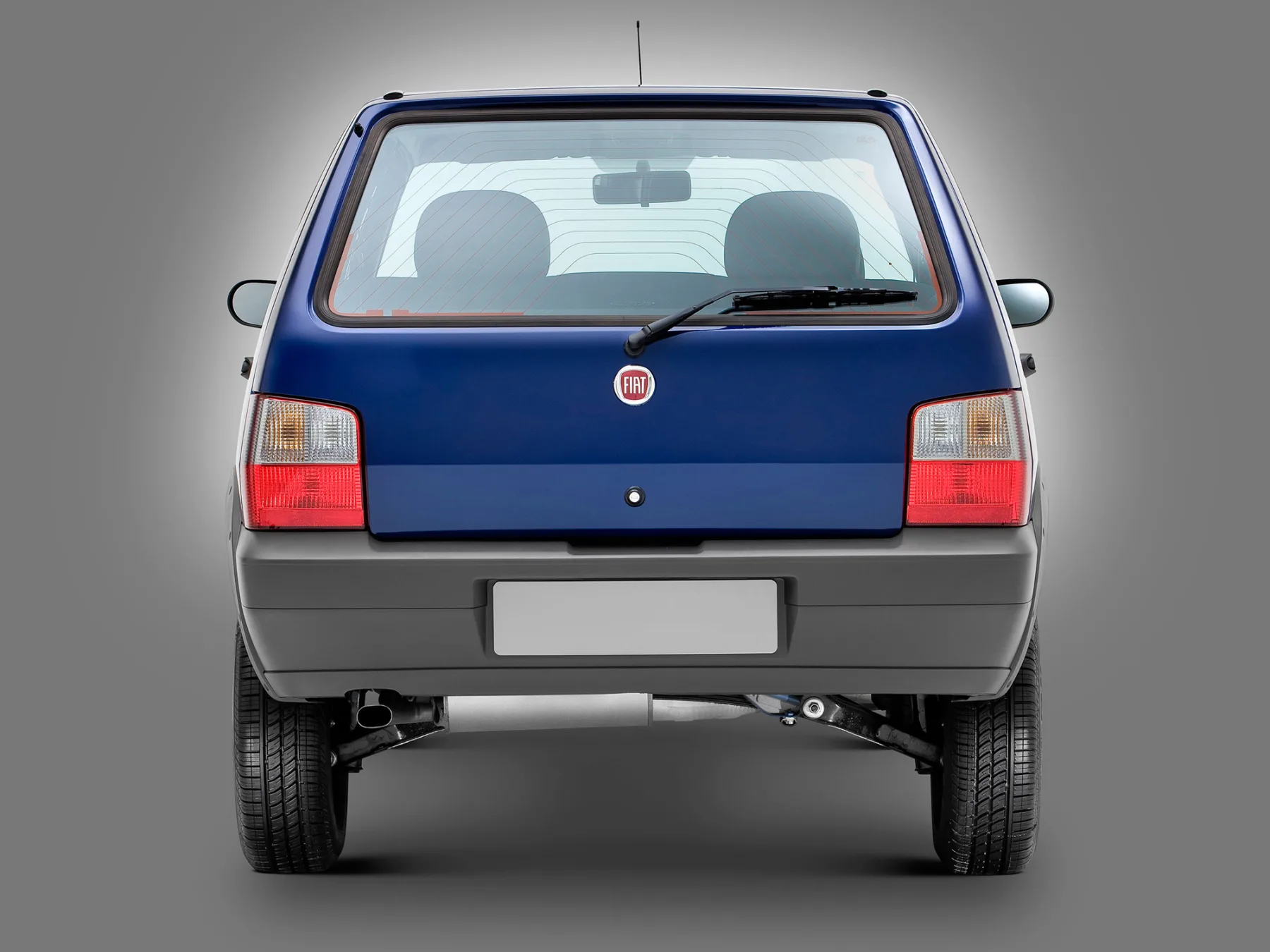 Fiat Uno Mille Economy Way 1.0 2013: preço, ficha técnica, consumo, equipamentos e fotos; hatch de 4 portas faz até 13 km/l e serve bem para uso urbano diário