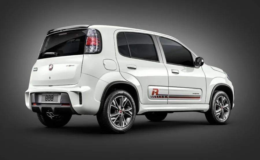 O consumo urbano é de 7,7 km/l com etanol e até 11,8 km/l com gasolina, com tanque de 48 litros e autonomia superior a 500 km.