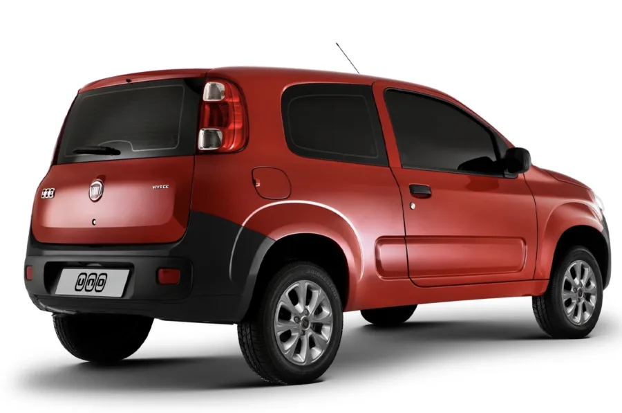 O consumo médio é de 8,3 km/l com etanol e 14,5 km/l com gasolina, com autonomia de até 696 km. O tanque de 48 litros garante boa distância entre abastecimentos, ideal para trajetos mistos.