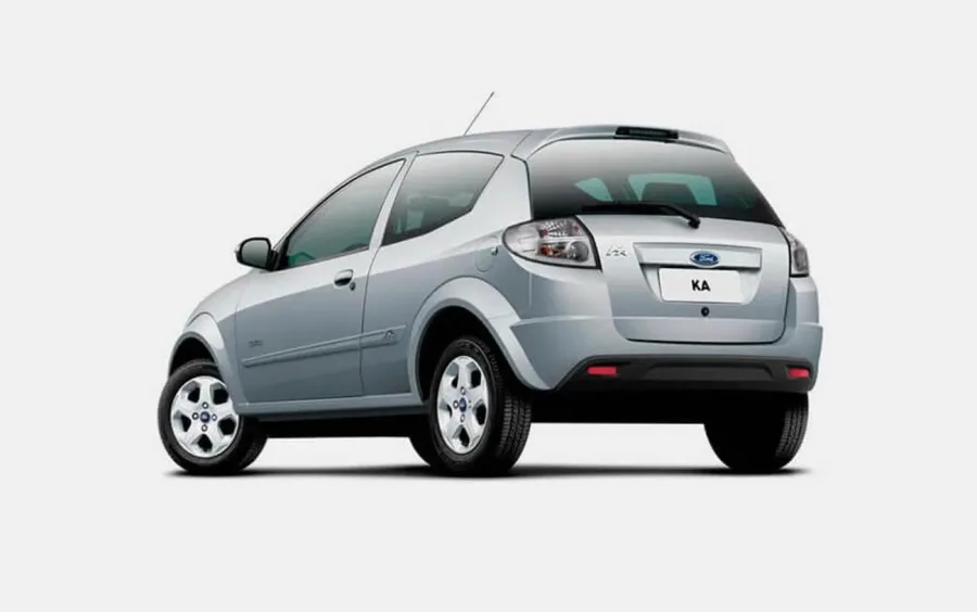 O consumo médio é de 8,1 km/l com etanol e 11,6 km/l com gasolina na cidade, chegando a 13,5 km/l na estrada; o tanque de 45 litros permite autonomia de mais de 600 km.