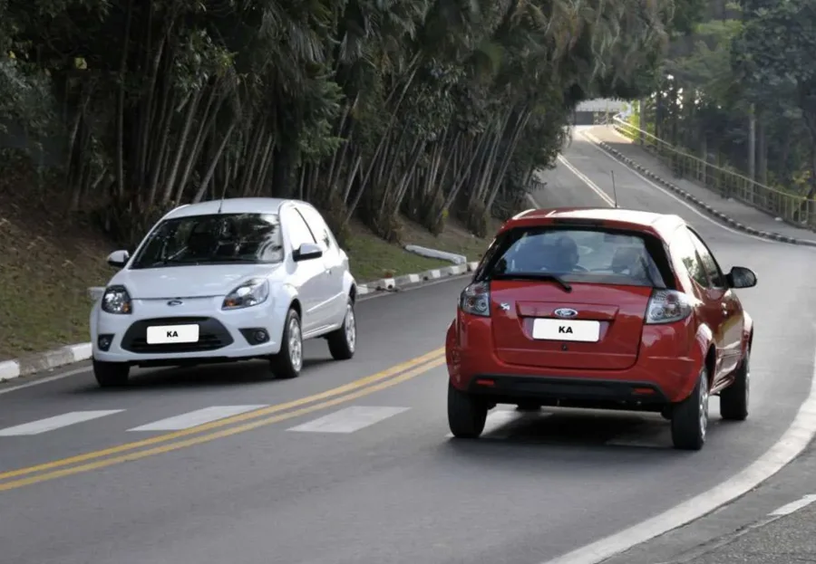 O Ford Ka 1.0 2013 usado serve para quem busca um carro urbano simples e confiável, ideal para deslocamentos curtos e economia no dia a dia.