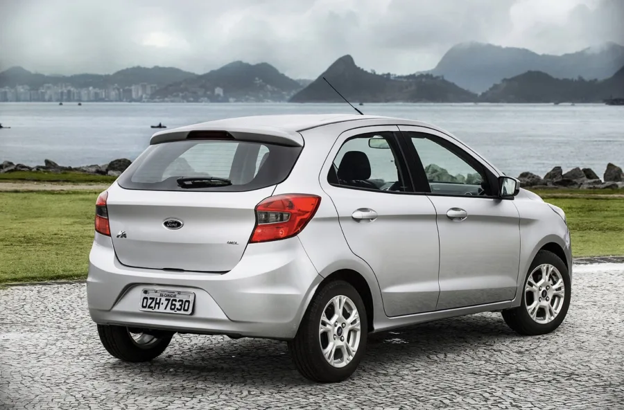 As versões 1.0 e 1.5 do Ford Ka 2015 equilibram consumo e desempenho. A SE é prática, a SE Plus mais equipada e a SEL traz conforto e segurança para uso urbano e viagens.