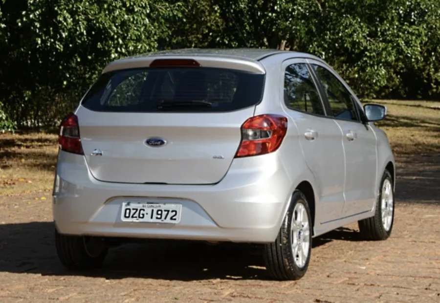 O consumo médio é de 8,9 km/l com etanol e 13 km/l com gasolina na cidade. O tanque de 52 litros garante autonomia de até 785 km em rodovia.