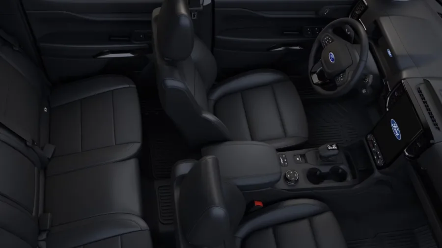 Com espaço para cinco ocupantes, ar digital dual zone, bancos de couro e ajuste elétrico, a Ranger Limited entrega conforto e tecnologia de ponta, além de segurança nota máxima no Latin NCAP.