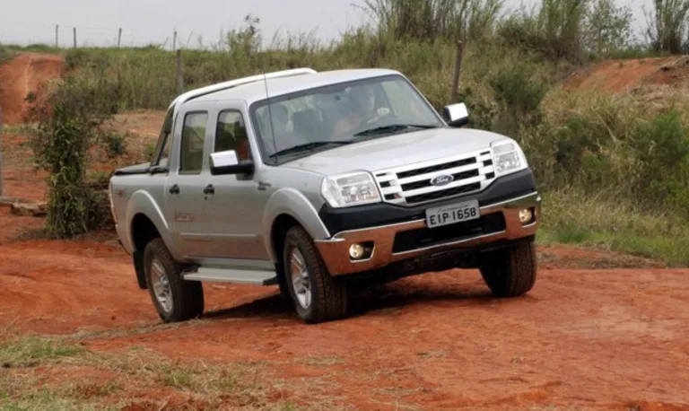 Ford Ranger XLS 2.3 CD 2010: Preço, Ficha técnica, Consumo, Equipamentos e Fotos; motor de 150 cv garante confiabilidade no trabalho
