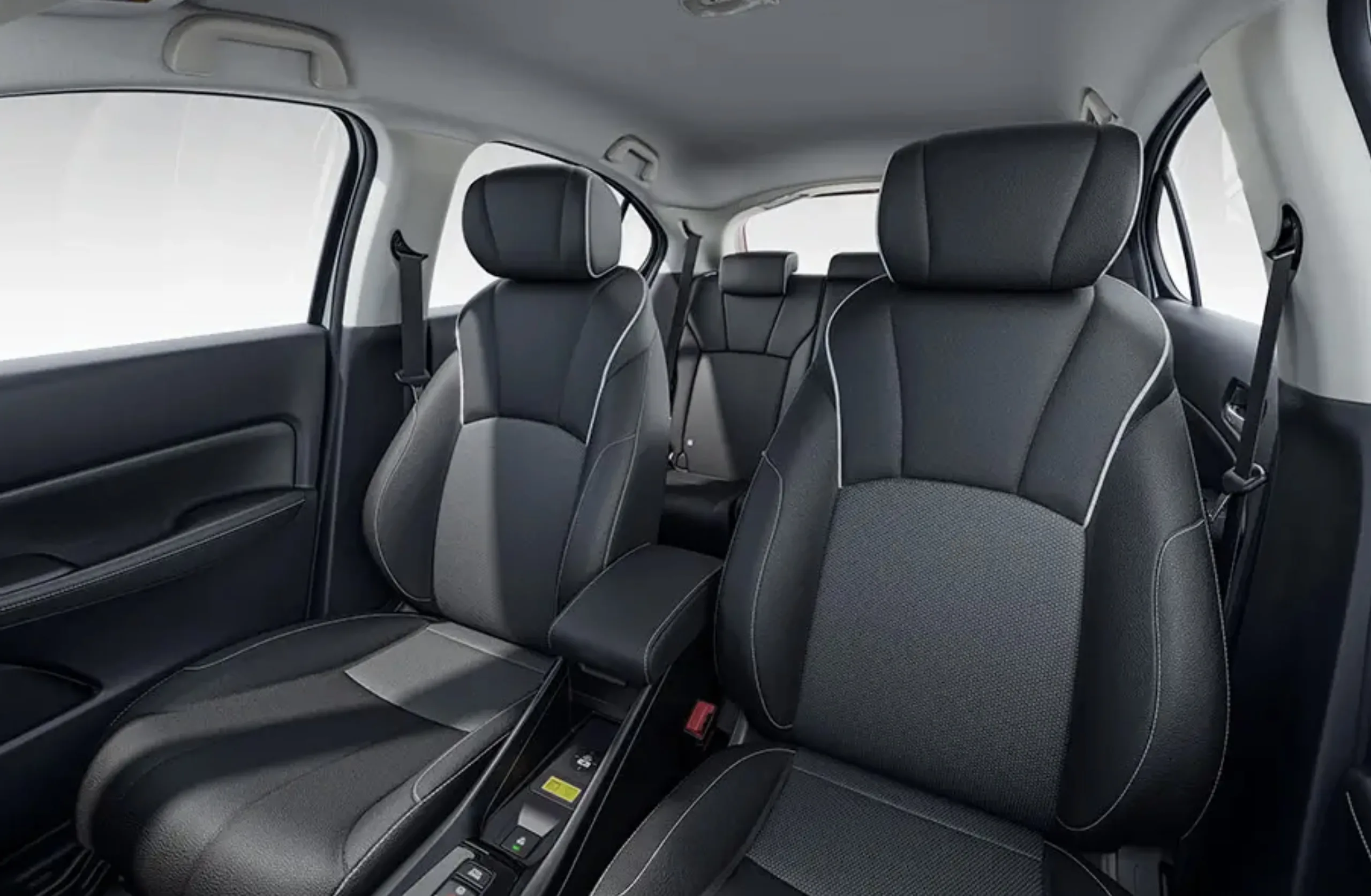 Cinco lugares, bancos de couro, ar digital dual zone, multimídia com espelhamento sem fio e Honda Sensing garantem conforto e segurança em qualquer trajeto.