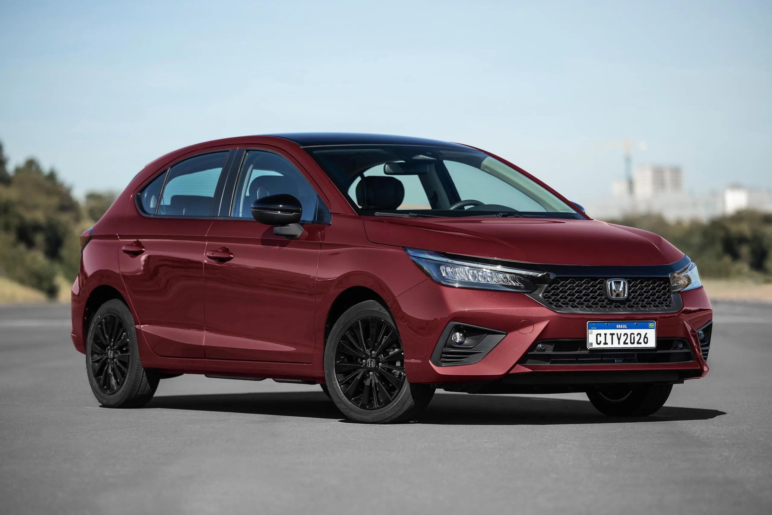 Honda City Sport 2026 volta como hatch topo de linha, com preço de R$ 154.800, muito equipamento e proposta mais confortável do que esportiva.