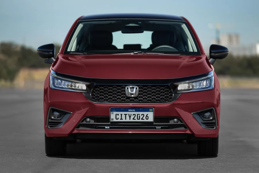 Motor 1.5 flex aspirado entrega até 126 cv e torque de 15,8 kgfm. Câmbio CVT garante suavidade, ideal para uso urbano e rodoviário com desempenho estável.