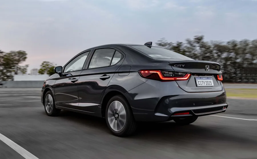 Honda City Touring 1.5 2026: Preço, Ficha técnica, Consumo, Equipamentos e Fotos; sedan tem motor de 126 cv que garante desempenho equilibrado