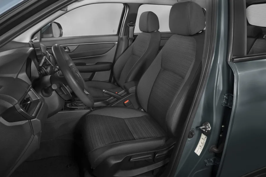 O Honda WR-V 2026 vem com pacote Honda Sensing, seis airbags, controle de tração e estabilidade, assistente de faixa, câmera de ré multivisão e sensores, garantindo alto nível de segurança.