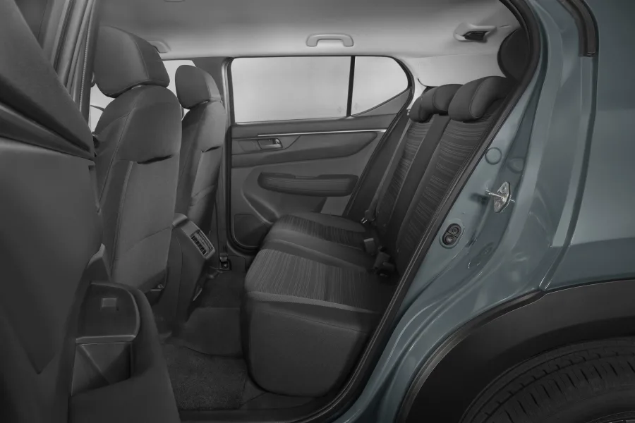 Com capacidade para cinco ocupantes e porta-malas de 458 litros, o WR-V oferece ar-condicionado automático, bancos rebatíveis, volante multifuncional e pacote Honda Sensing com assistentes de condução.