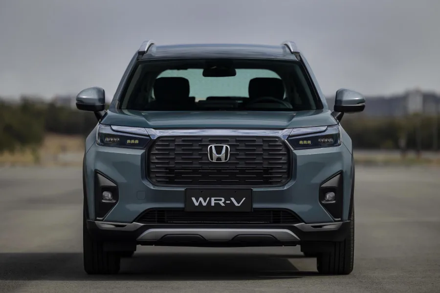O Honda WR-V EXL 1.5 2026 é ideal para famílias pequenas que buscam um SUV compacto e prático para o dia a dia. Oferece boa altura do solo, conforto interno e ótimo espaço no porta-malas de 458 litros.