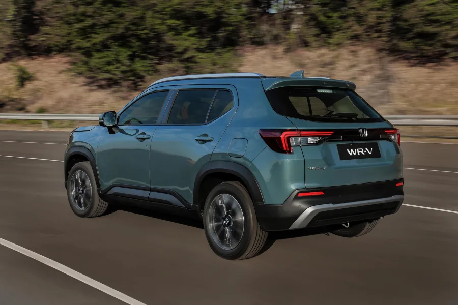 Com motor 1.5 flex de 126 cv e câmbio CVT, o SUV oferece desempenho equilibrado e consumo eficiente, alcançando até 12,8 km/l com gasolina na estrada, segundo o Inmetro.